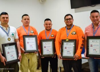 Cruz Verde Salvadoreña entrega reconocimiento a miembros USAR El Salvador