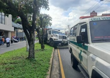 Atención a Lesionados en Accidente de Camión en Los Próceres