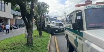 Atención a Lesionados en Accidente de Camión en Los Próceres