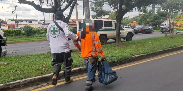 Atención a Lesionados en Accidente de Camión en Los Próceres