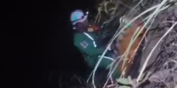 Equipos de Cruz Verde realizan rescate vertical de un menor en Soyapango